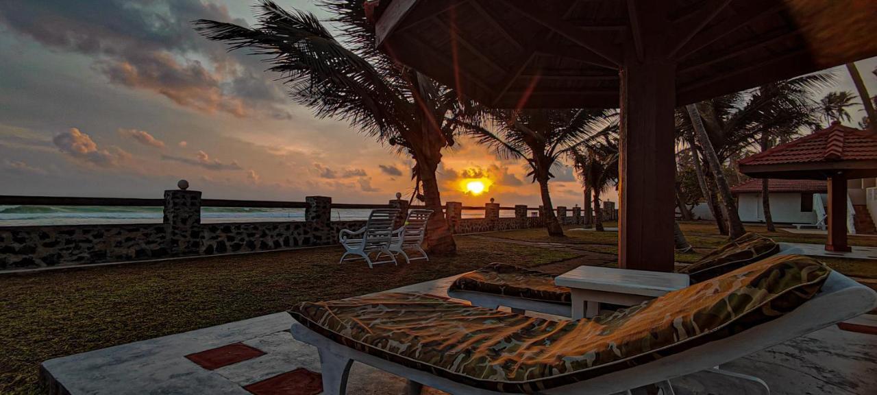 Nu-Vin Beach Hotel Ahangama Kültér fotó