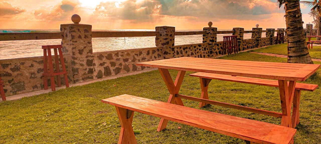 Nu-Vin Beach Hotel Ahangama Kültér fotó