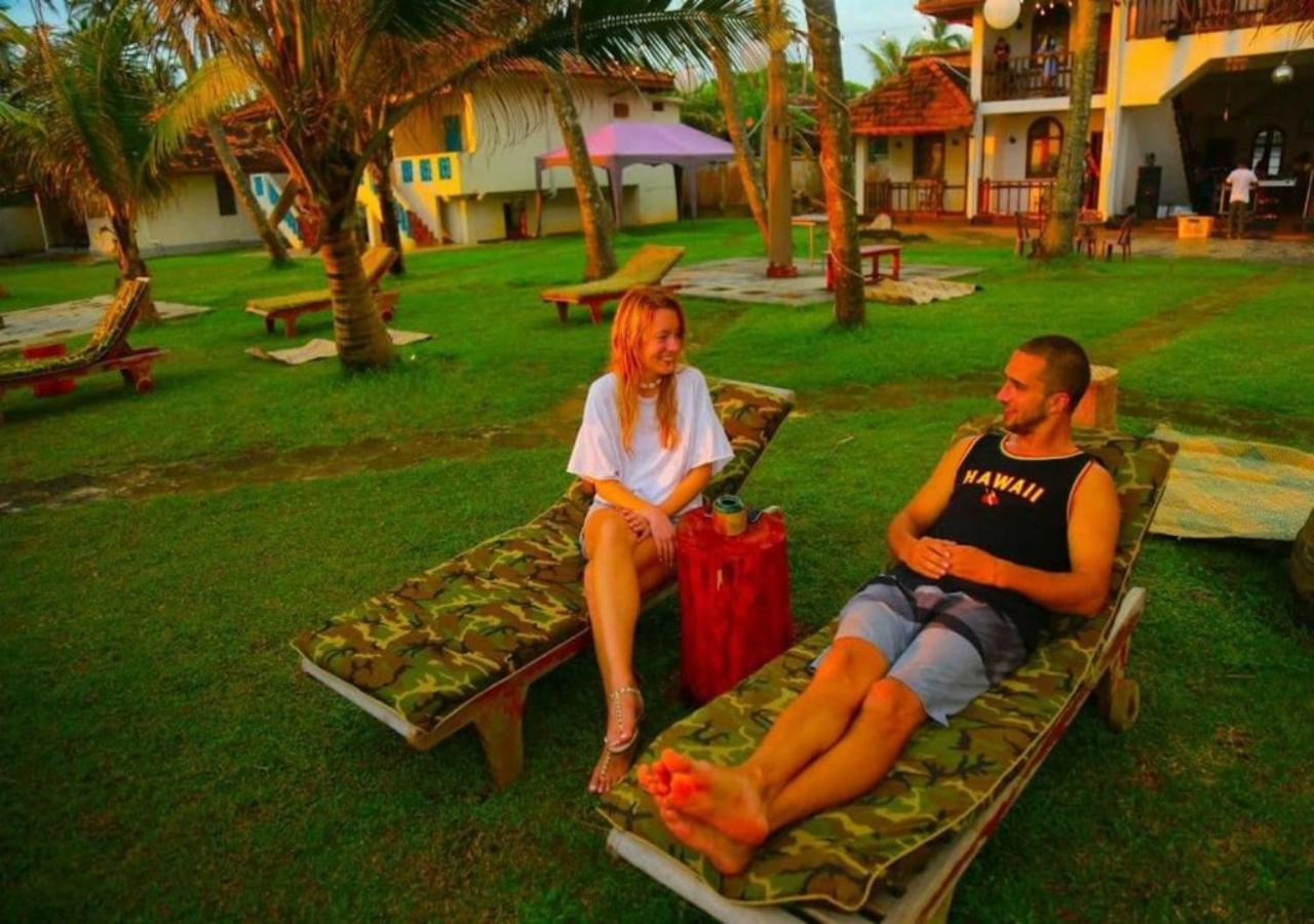 Nu-Vin Beach Hotel Ahangama Kültér fotó
