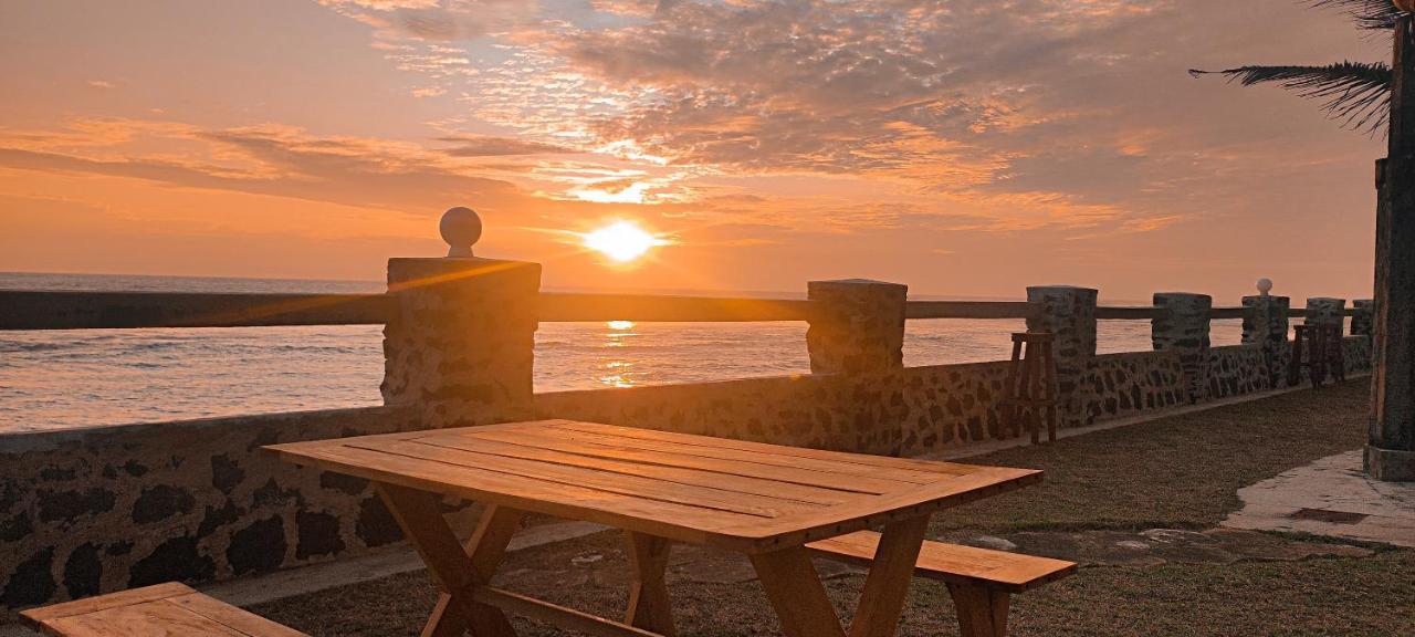 Nu-Vin Beach Hotel Ahangama Kültér fotó