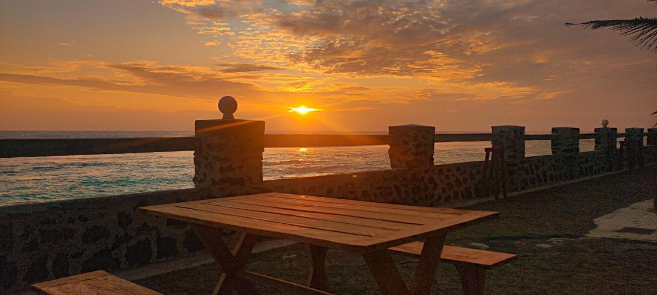 Nu-Vin Beach Hotel Ahangama Kültér fotó