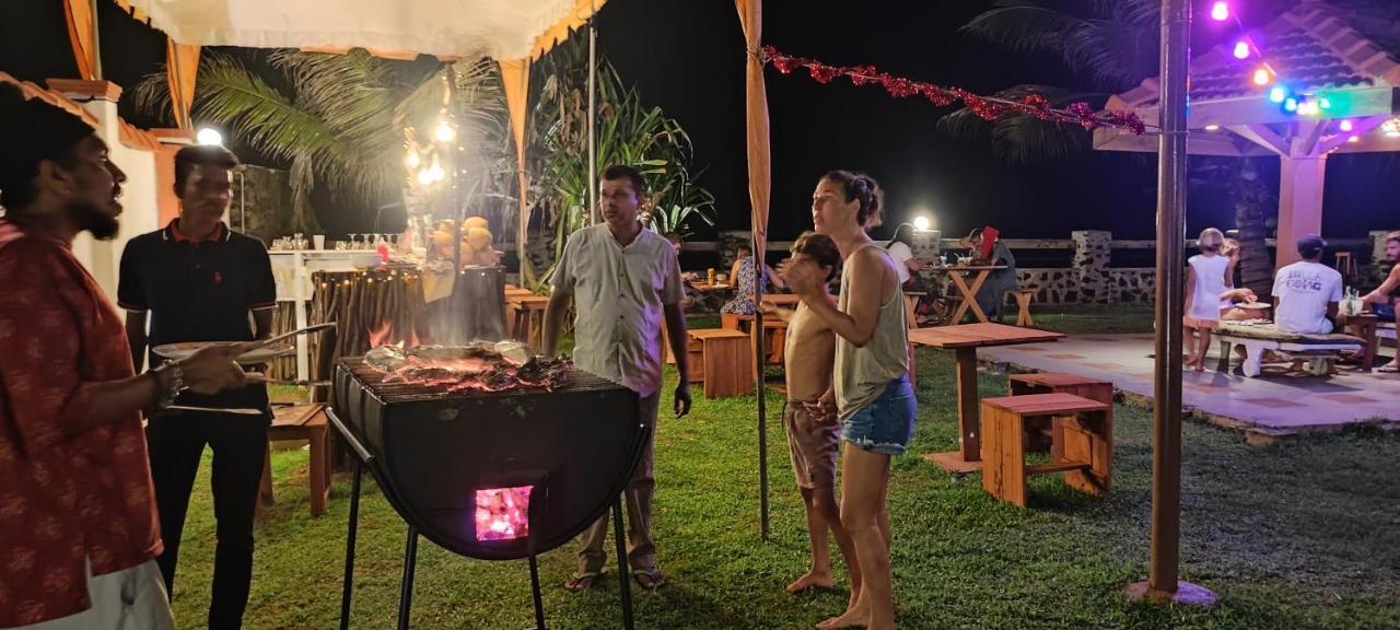 Nu-Vin Beach Hotel Ahangama Kültér fotó